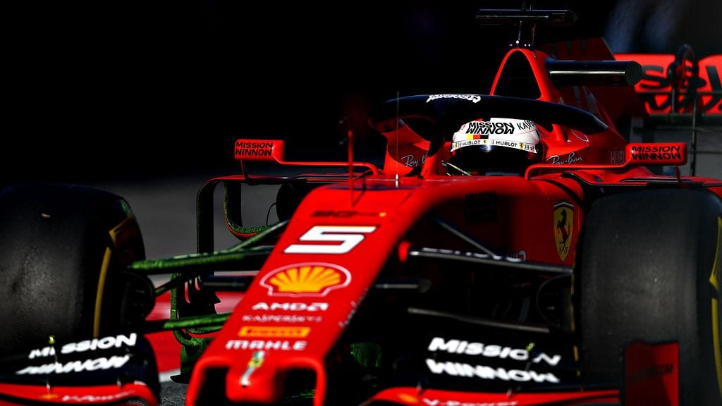 Sebastian Vettel teki kovan pohja-ajan ja hurjan määrän kierroksia F1-talvitestien avauksessa Barcelonassa.