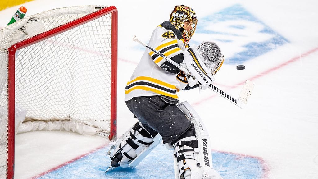 Tuukka Rask torjui Bostonin 6-5-jatkoaikavoittoon San Jose Sharksia vastaan.