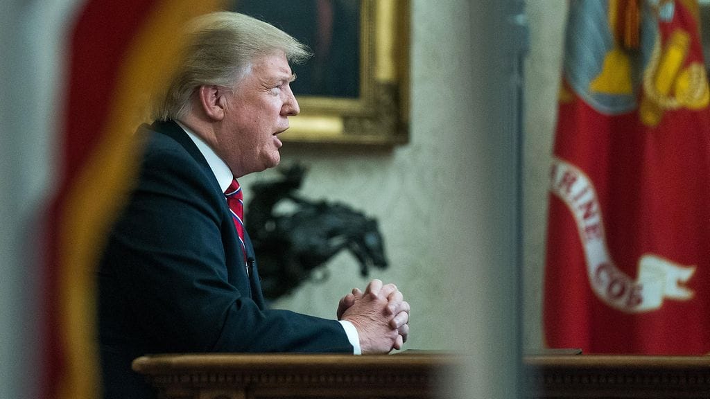 Trump ilmoitti kansallisen hätätilan julistamisesta 15. päivä helmikuuta.