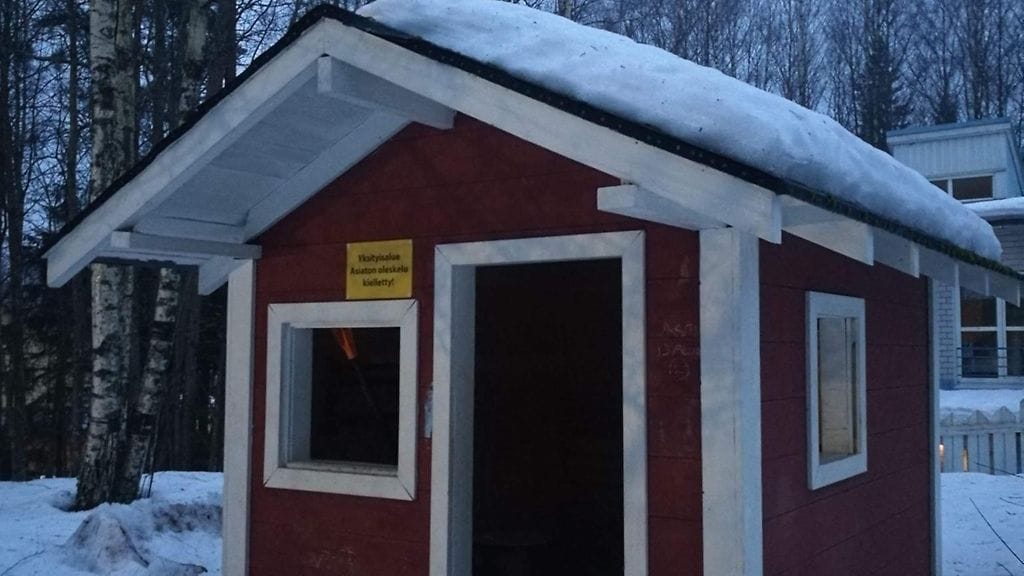 Vandaali on valinnut kohteekseen erityisesti leikkimökissä sijaitsevan leikkikeittiön.