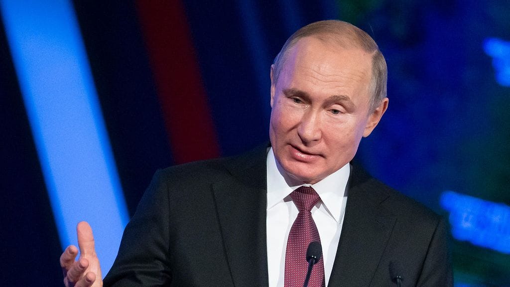 Putinin mukaan vakoojat ehkä myös yrittävät vaikuttaa maan poliittisiin prosesseihin aivan kuten ennen vanhaan.