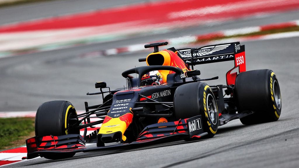 Red Bull ajoi kolmantena testipäivässä Barcelonassa uudella takasiivellä.