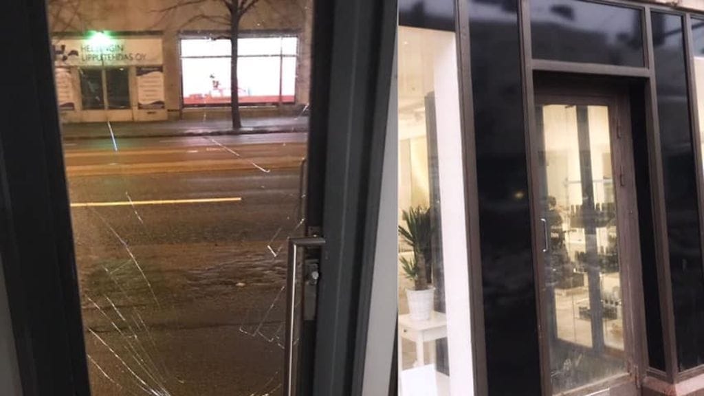 Tästä murtomies pääsi sisälle liiketilaan.