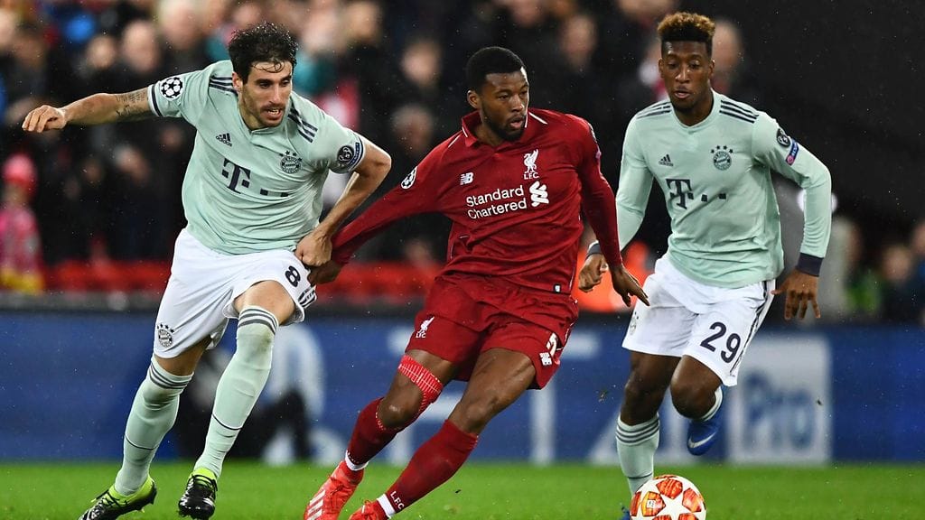 Wijnaldum taisteli tiistaina pallosta Javi Martinezin ja David Alaban kanssa.