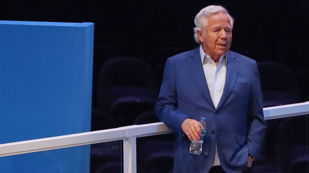 New England Patriotsin omistaja miljardööri Robert Kraft on pidätetty syytettynä seksin ostosta.