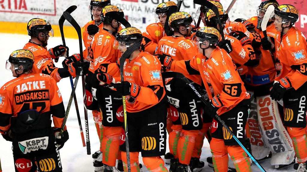 KooKoo voitti SM-liigan kärkijoukkueen Oulun Kärpät.