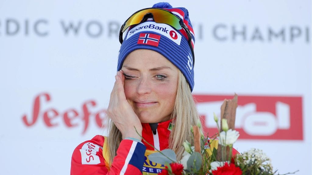 Therese Johaugilla oli lauantaina tunteet pinnassa yhdistelmäkilpailun maailmanmestaruutensa jälkeen Seefeldissä.