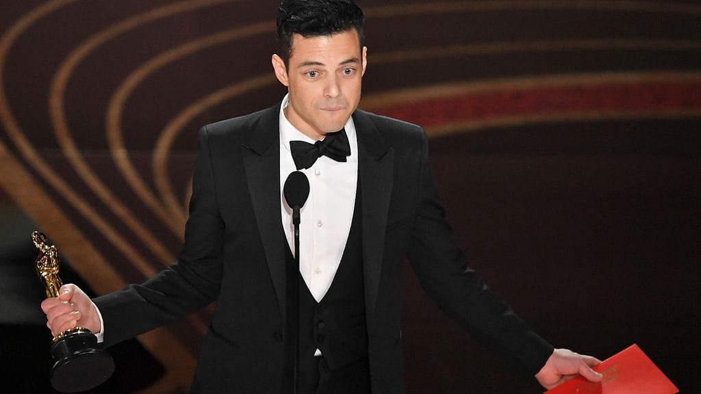 Rami Malek pitämässä kiitospuhetta Oscar-gaalassa.