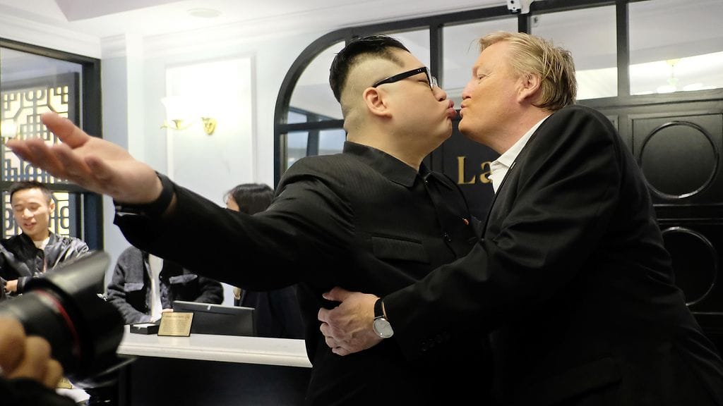"Donald Trump" antoi "Kim Jong-unille" lähtöpusun ennen kuin diktaattorin imitaattori karkotettiin maasta.