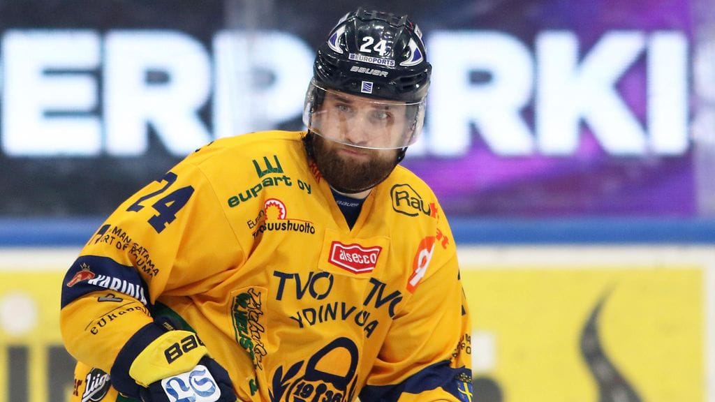 Brandon Defazio on sivussa.