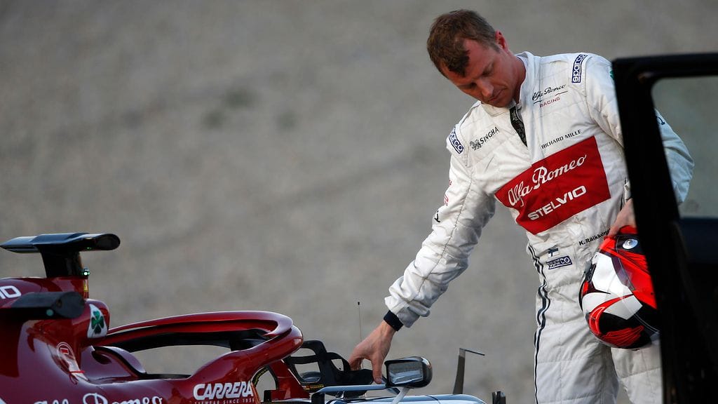 Kimi Räikkönen parkkeerasi autonsa radan varteen keskiviikon testien päätteeksi.