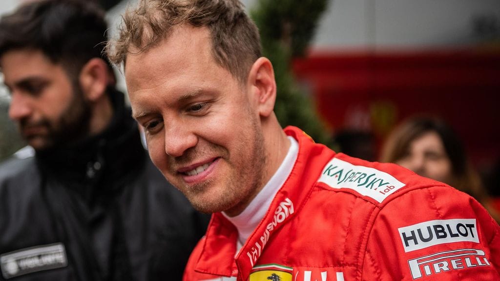 Sebastian Vettel on seurannut silmä kovana Mercedeksen liikkeitä F1-talvitesteissä.