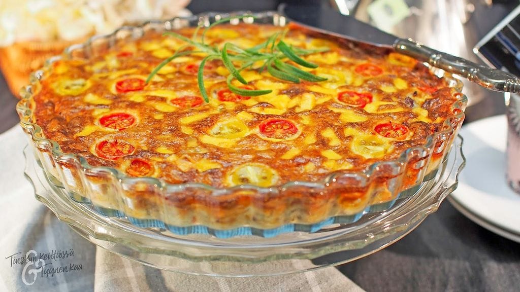 Pohjattoman piirakan salaisuus piilee hyvin vaahdotetuissa kananmunissa.