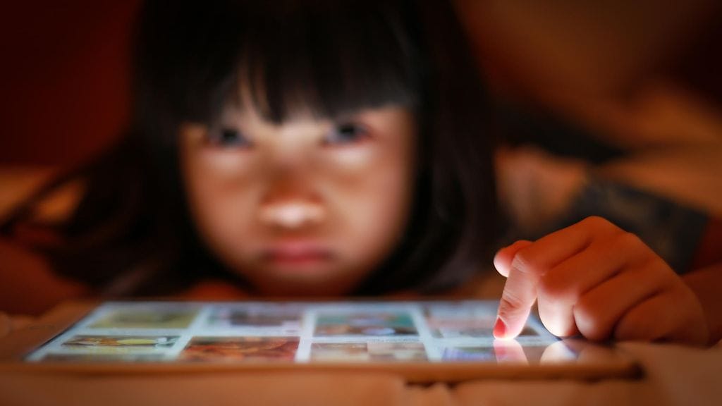 Huhu Momo-haasteesta leviää netissä kulovalkean tavoin, kun vanhemmat varoittelevat toisiaan omituisen Momon antamista "haasteista". Kuvituskuva.