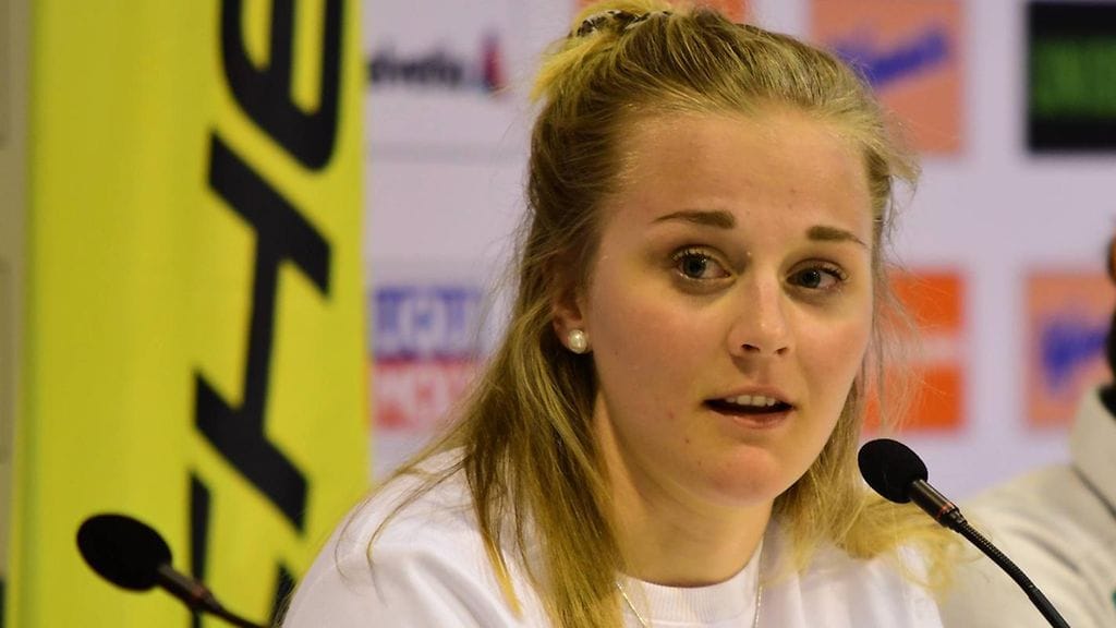 Stina Nilsson pitää Max Haukesta julkaistua veritankkausvideota ällöttävänä.