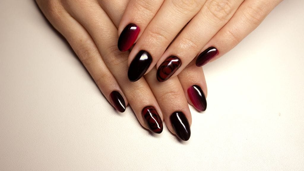 Mitä kynnet kertovat naisesta?