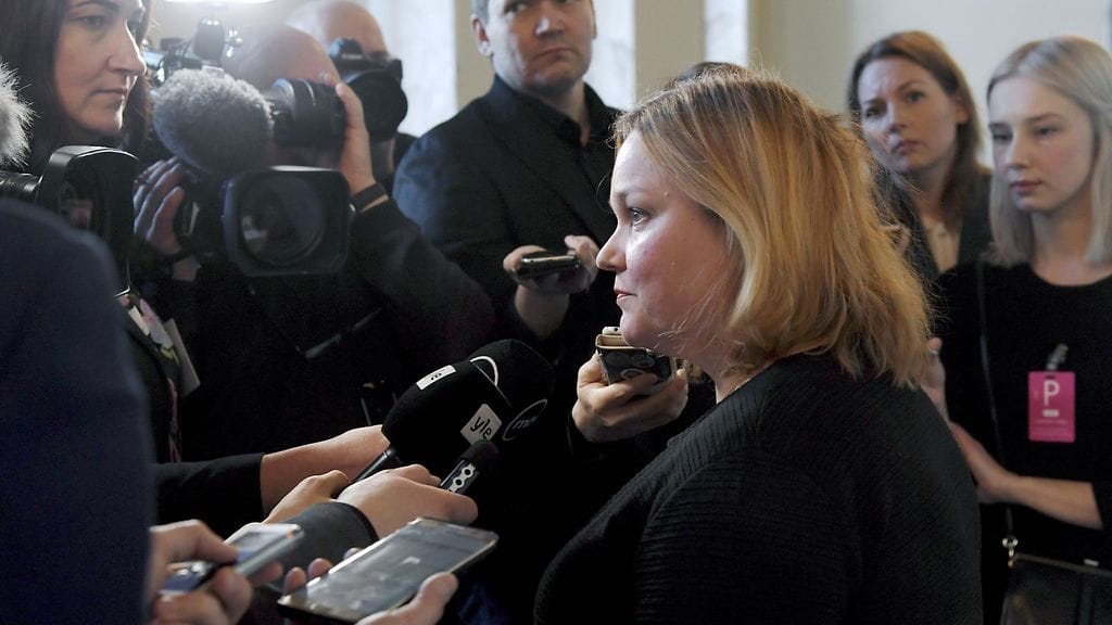 Sipilän hallituksen aikana Krista Kiuru (sd.) sanoi, että sitova hoitajamitoitus olisi nopeasti toteutettavissa.