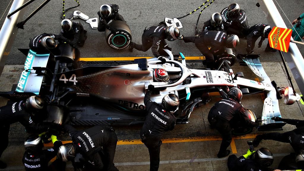 Lewis Hamilton varikkostopilla.