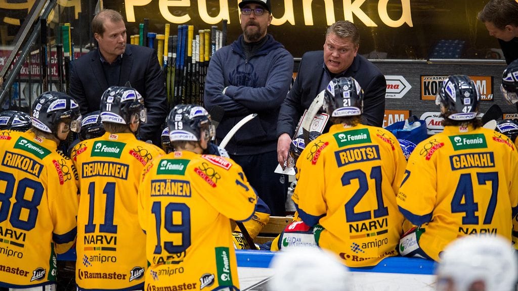 Lukko taipui HIFK:n käsittelyssä.