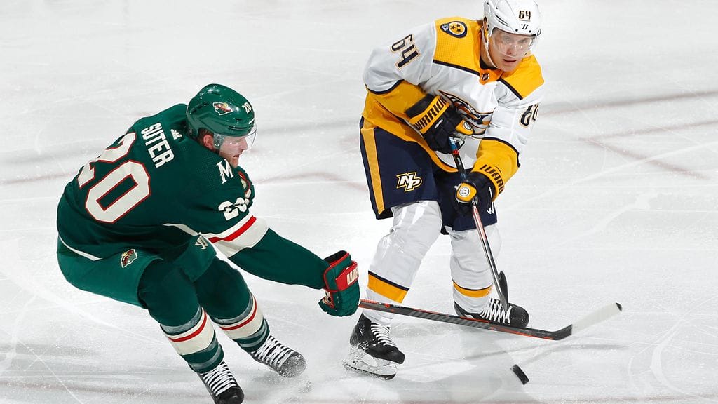 Nashville Predatorsin suomalaishyökkääjä Mikael Granlund (oikealla) kohtasi entisen joukkueensa Minnesota Wildin yön NHL-kierroksella.