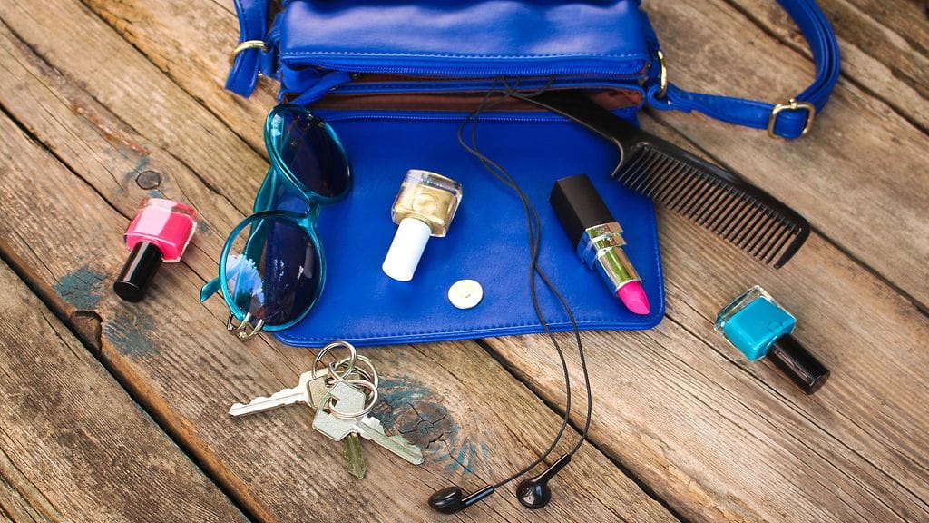 Pienet korkit aiheuttavat tukehtumisriskin; sama riski koskee esimerkiksi avaimia, paristoja ja kolikoita, laukun pohjalla pyöriviä pastilleja ja kynien korkkeja.