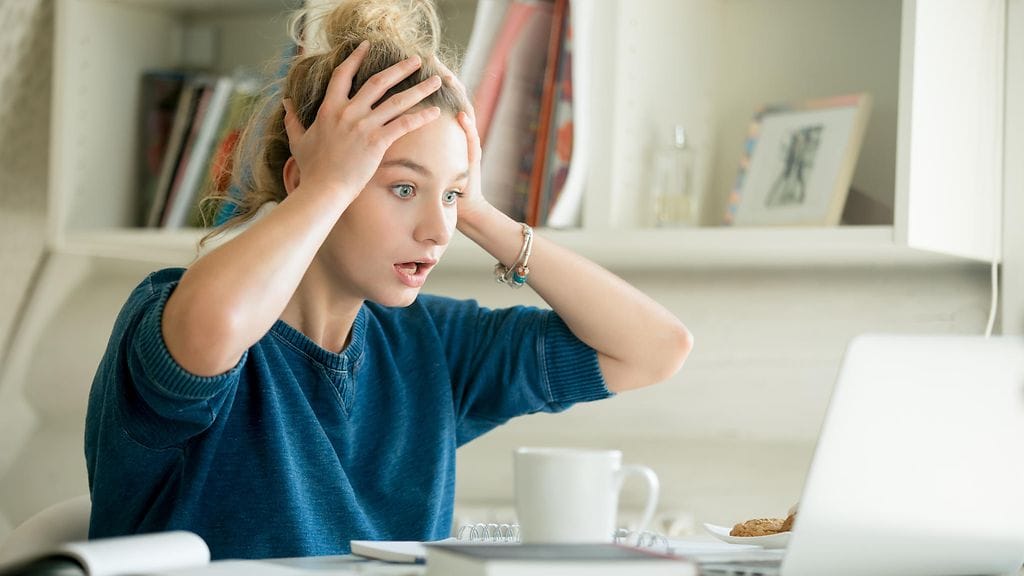 opiskelija, kauhuissaan