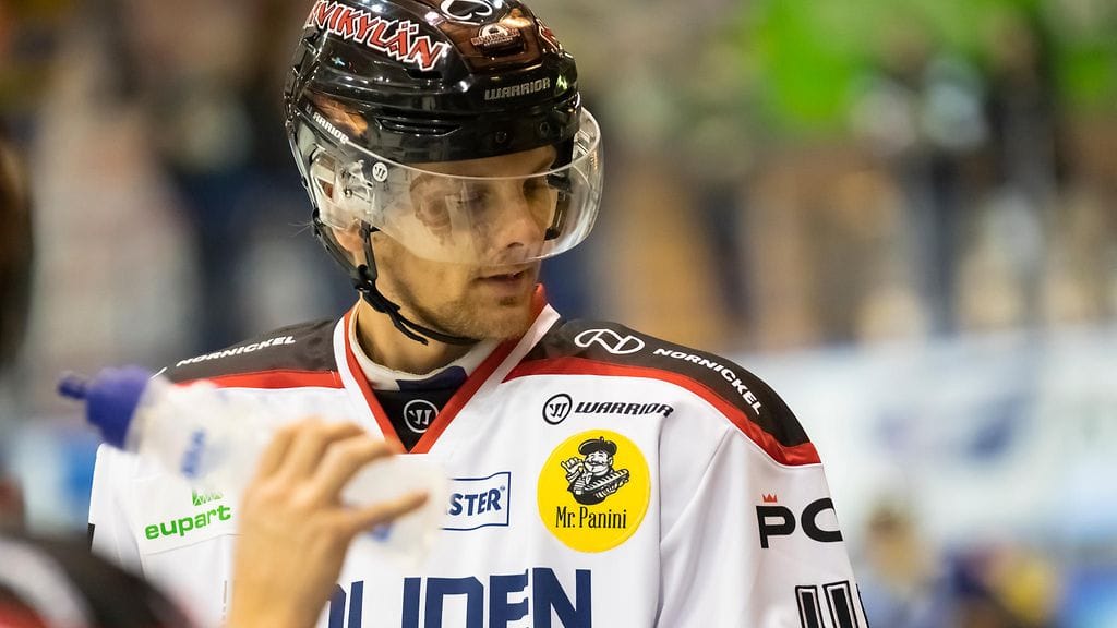 Ässien Mikko Salmion poikittainen maila meni tutkintaan.