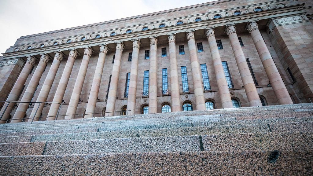 Vihreiden ja vasemmistoliiton kohdalla vastaajien mielikuvat olivat selvästi paremmat kuin puolueen vaalikannatus. Perussuomalaisilla ja keskustalla mielikuvat olivat kannatusta jonkin verran heikommat.