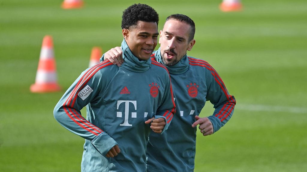Serge Gnabry ottaa Franck Riberyn paikan Bayernissa.