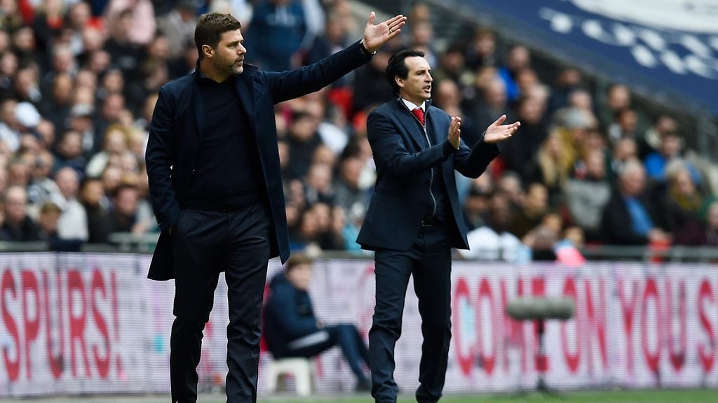 Mauricio Pochettino (edessä) Arsenal-kollegansa Unai Emeryn kanssa viime lauantain ottelussa.