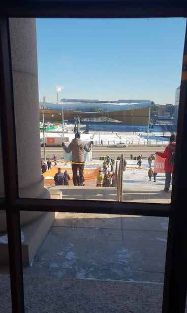 eduskunta mielenosoitus (1)