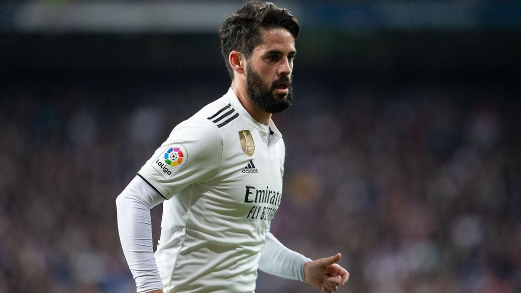Isco on istunut Santiago Solarin alaisuudessa Real Madridissa vaihtopenkillä.