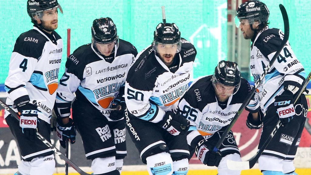 Pelicansin maalia tarkistettiin kahdesti videolta ja joka kerta oli eri tuomio.