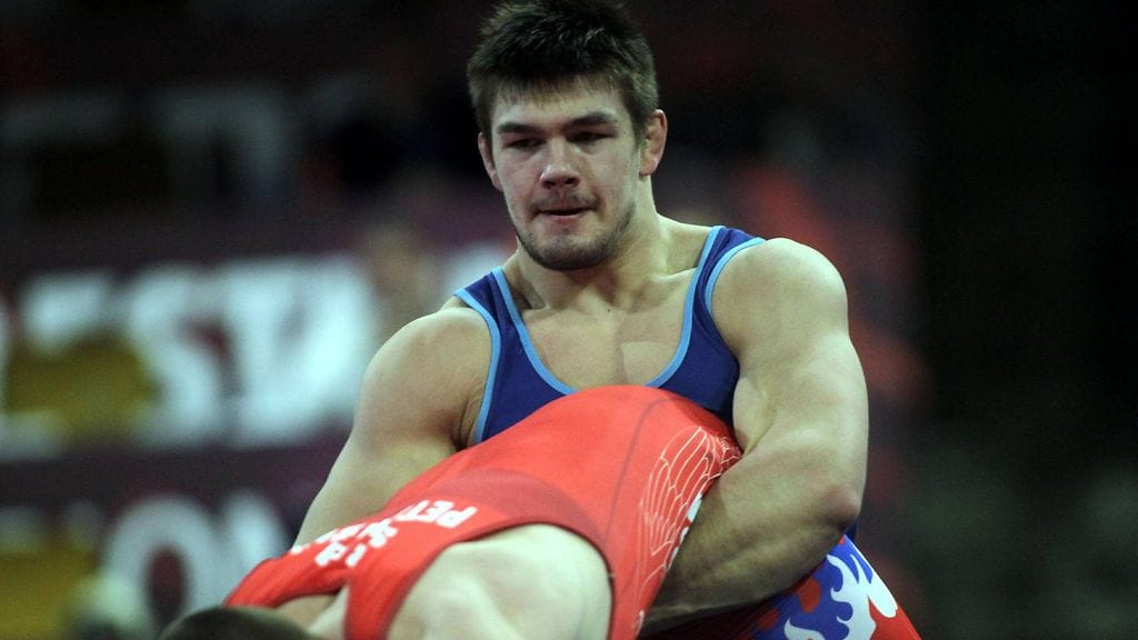 Arvi Savolainen paini nuorten EM-kultaa Serbiassa.