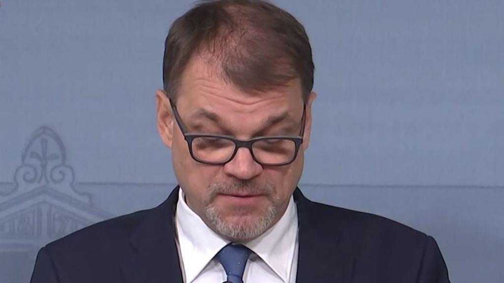 Juha Sipilä tiedotustilaisuudessa.