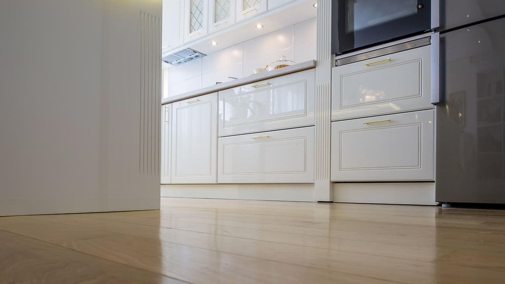 Nainen löysi keittiön lattialta karmivan yllätyksen. Kuvituskuva.