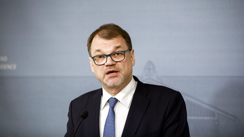 Pääministeri Juha Sipilä pyysi hallituksen eroa tasavallan presidentiltä perjantaina Mäntyniemessä.