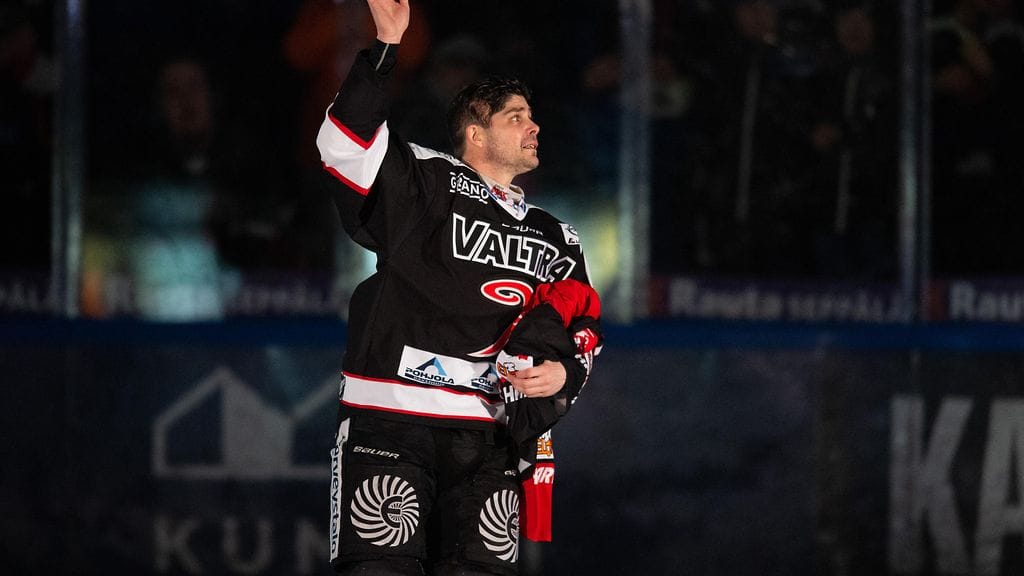 Eric Perrin pelasi uransa viimeisen runkosarjan kotiottelun.