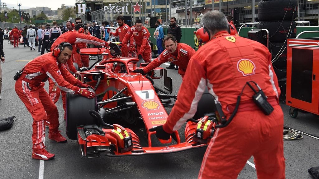 Kimi Räikkösen hässäkkähetki viime kauden Azerbaijanin kisasta on vahvasti F1-fanien muistoissa.