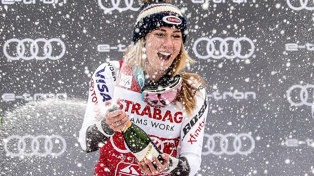 Mikaela Shiffrinillä oli syytä poksautella juhlajuomia Tshekin kisan jälkeen.