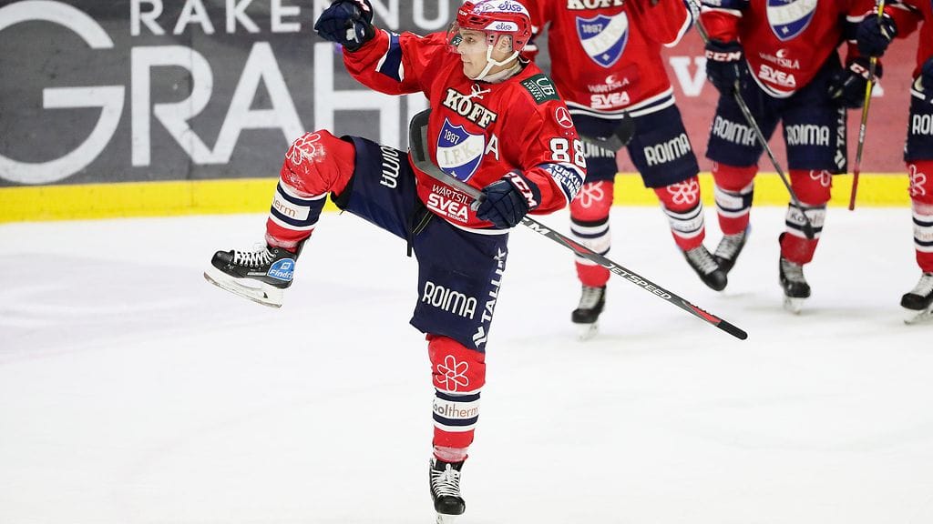 Joonas Rask teki IFK:n ensimmäisen maalin TPS:ää vastaan.