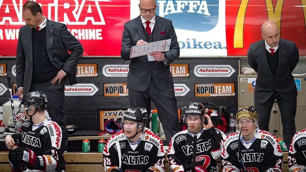 JYPin tilanne viimeisellä pudotuspelisijalla alkaa olla vaikea.