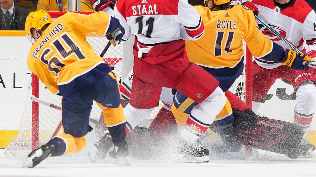 Mikael Granlund (numero 64) iski ensimmäisen osumansa Nashville Predatorsin paidassa.