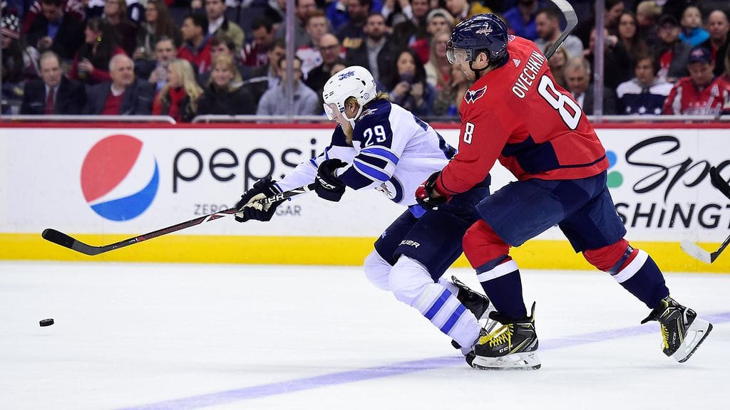 Patrik Laine (vasemmalla) ja Aleksandr Ovetshkin (oikealla) ovat olleet kovan vertailun kohteena jo Laineen ensimmäisten NHL-vuosien aikana.