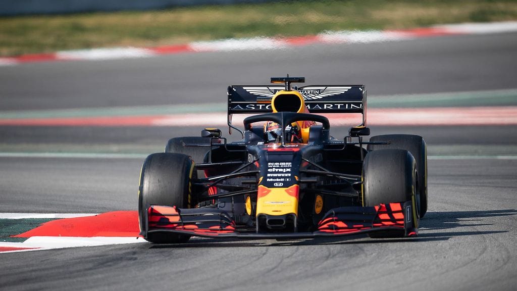 Red Bullin Pierre Gasly ajoi Barcelonan testeissä kahdesti ulos. Se ei tallipomo Helmut Markoa miellyttänyt.