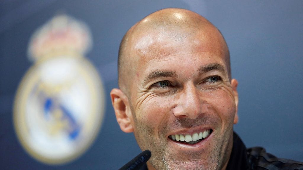 Zinedine Zidane palaa Real Madridin päävalmentajaksi.