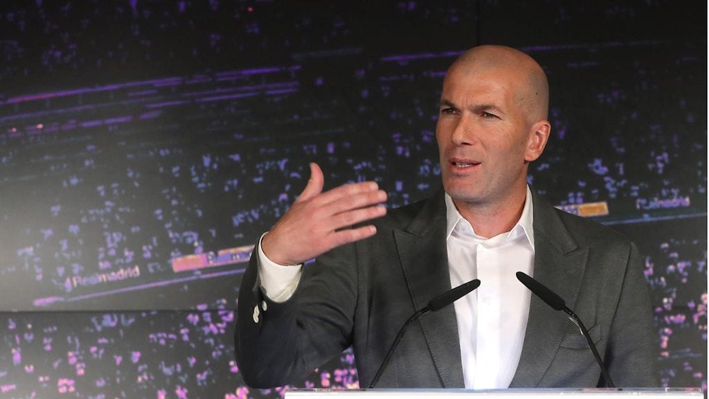 Zidane saapui lehdistön eteen maanantai-iltana yhdeksän jälkeen.