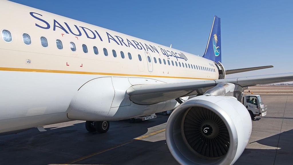 Saudi Arabian Airlines -lentoyhtiön kone palasi takaisin lentokentälle, kun eräs äiti kertoi unohtaneensa vauvansa lähtöportille.