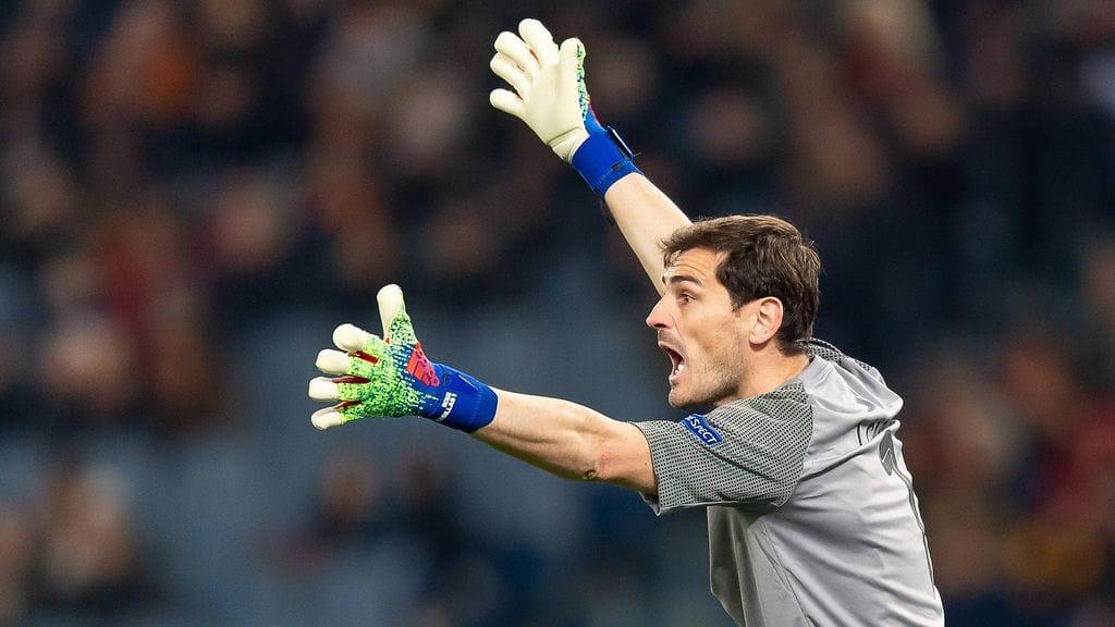 Iker Casillas oli torjumassa Portoa puolivälieriin.