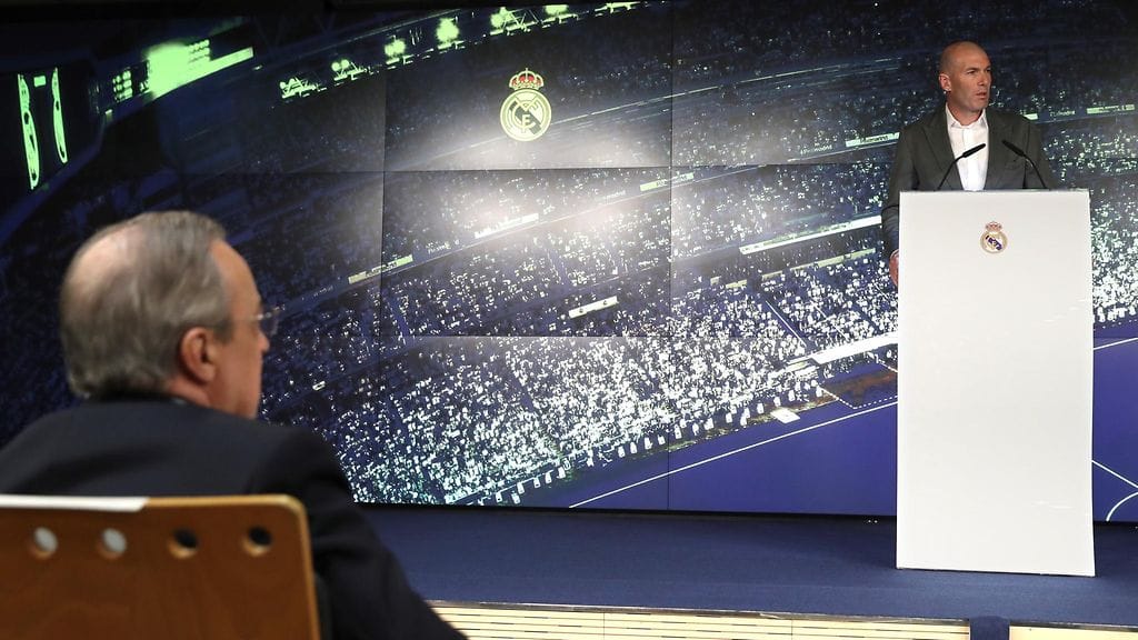 Florentino Perez julisti maanantaina "maailman parhaan valmentajan palanneen seuraan".